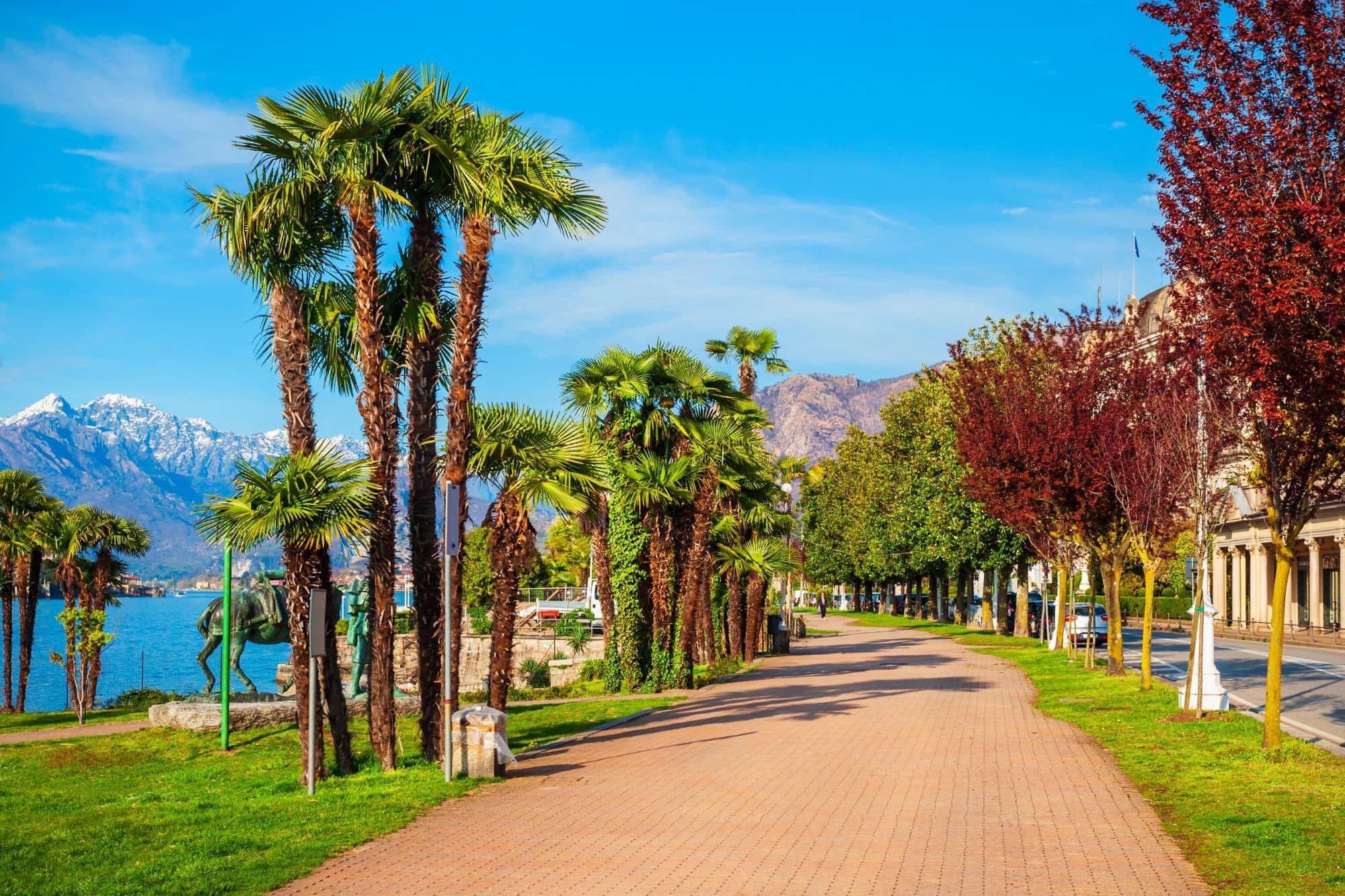Die Promenade in Stresa am Lago Maggiore.