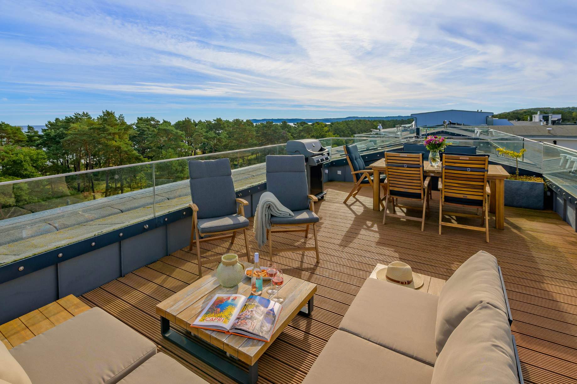 Sky & Sea - Interior 1