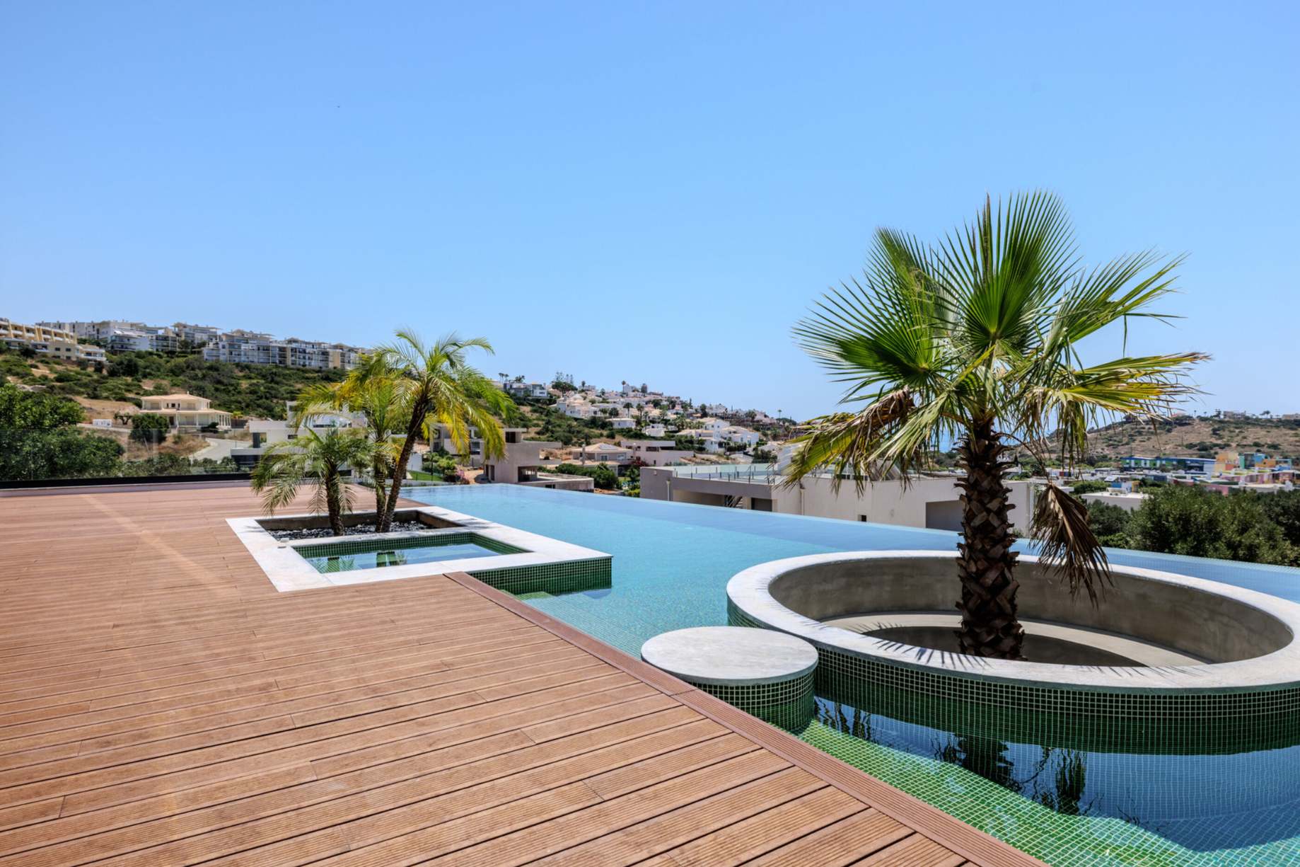 Infinity pool with sea view
