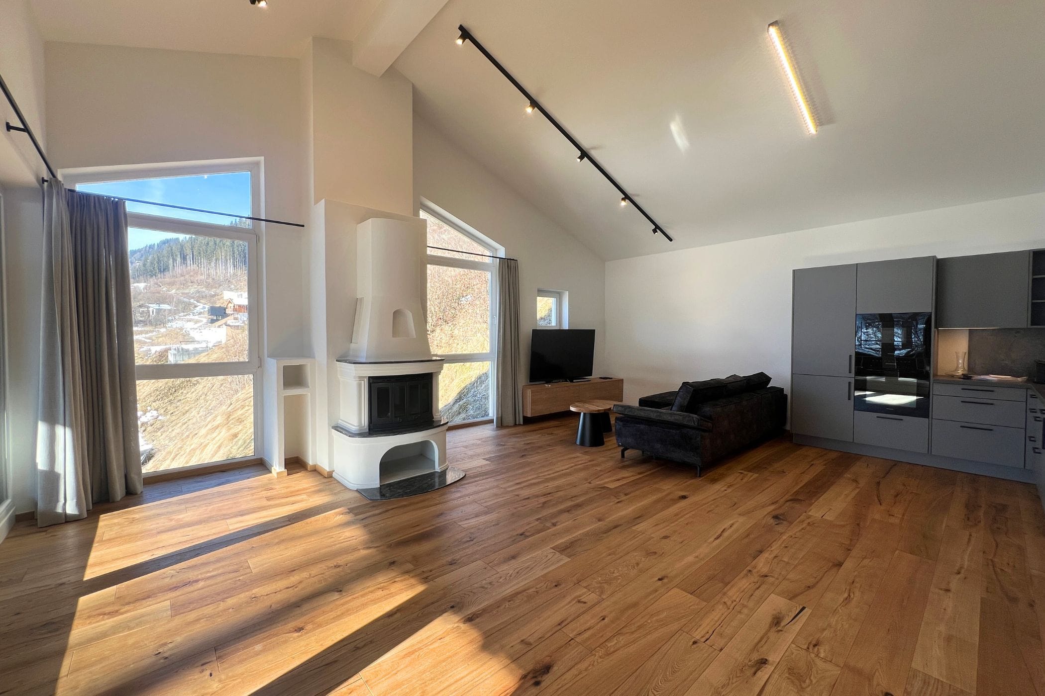 Zell Peaks - Interior 1